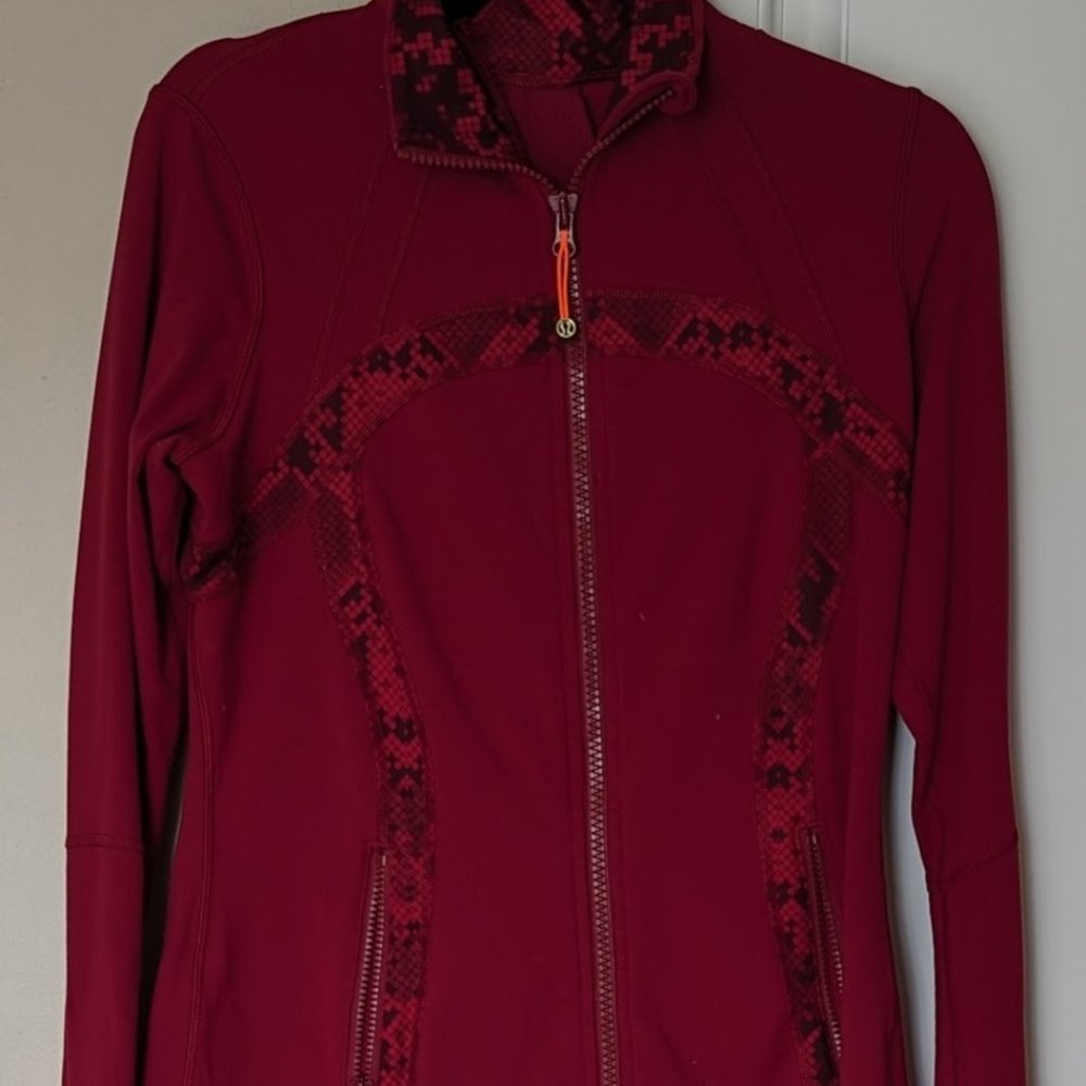 LuluLemon Cranberry/Red Tide Ziggy Snake Define